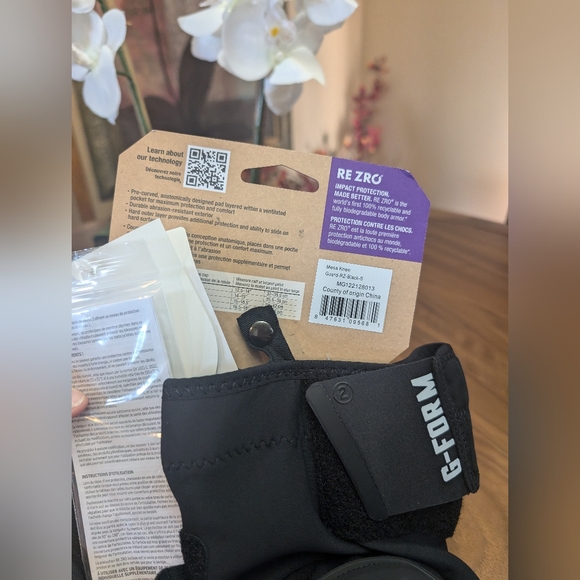 NEW G-Form Mesa Knee Guards Size Small Mountain Biking - Picture 4 of 7
